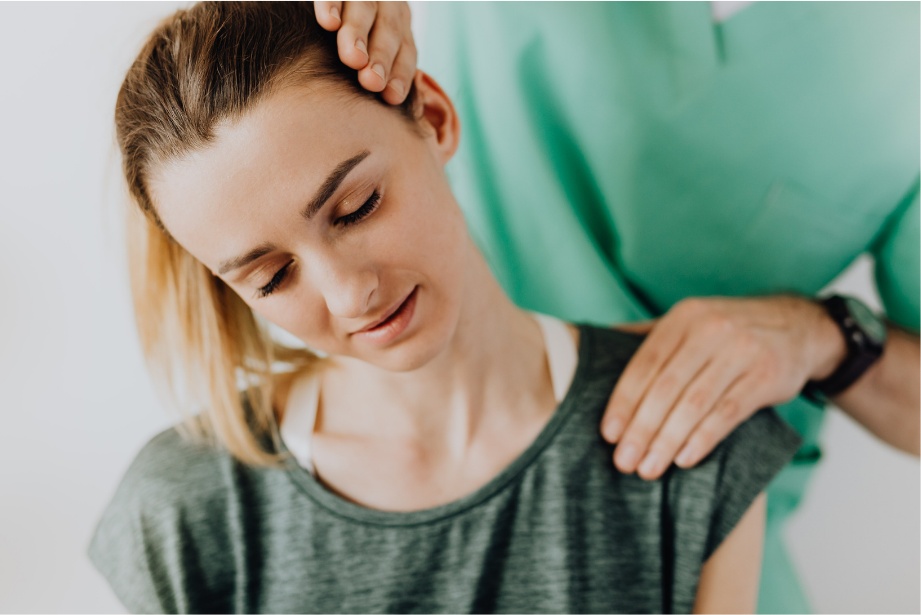 Chiropractor care for neck and shoulder mobility